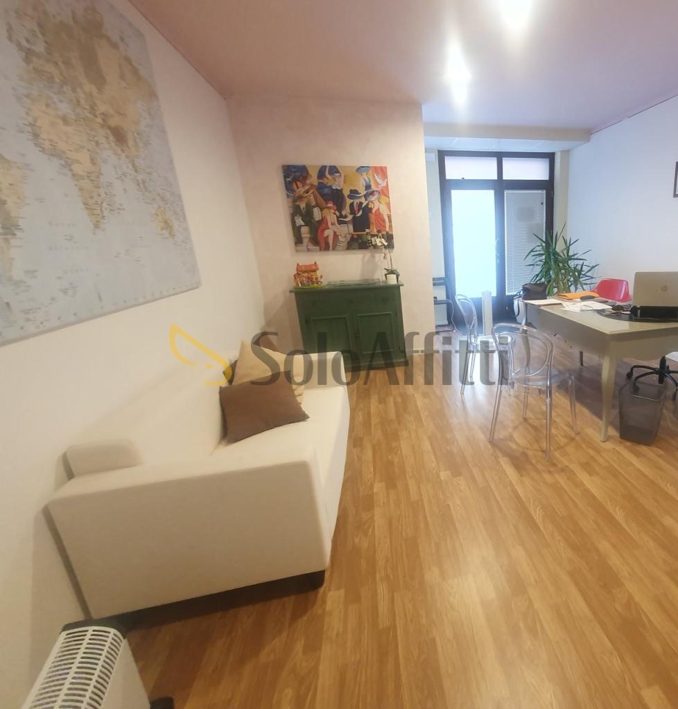 Affitto 2 vetrine, Rosignano Marittimo Affitto 2 vetrine, Rosignano Marittimo foto