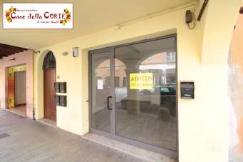 Affitto Negozio, Cento