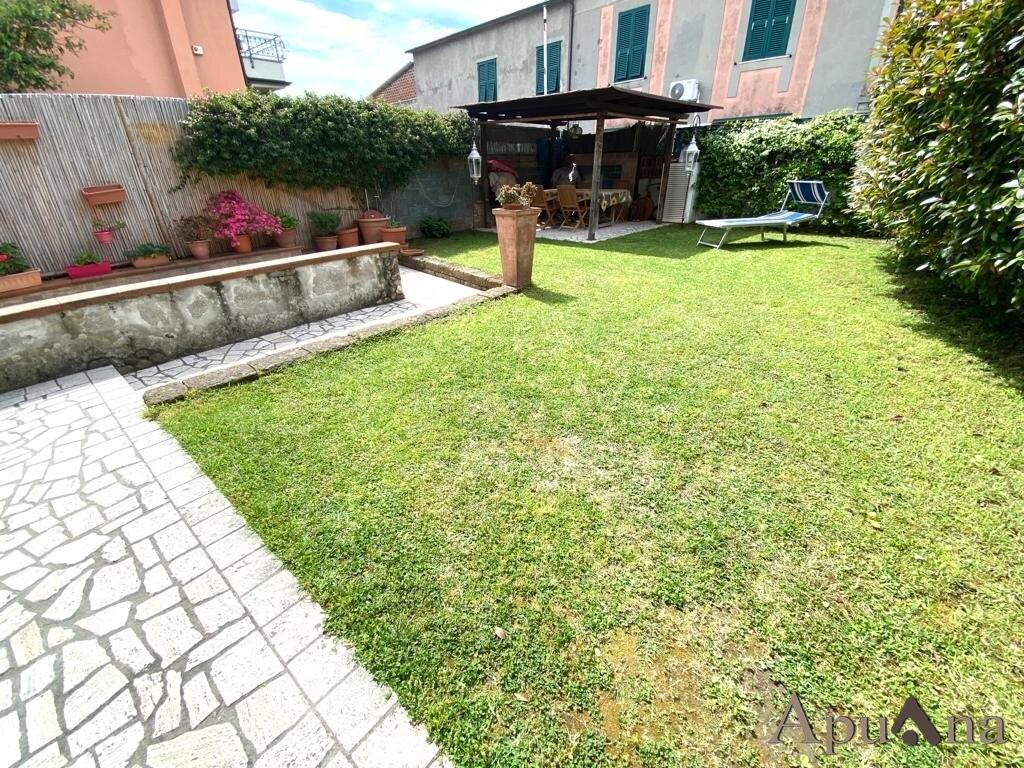 Vendita Casa indipendente, Massa foto