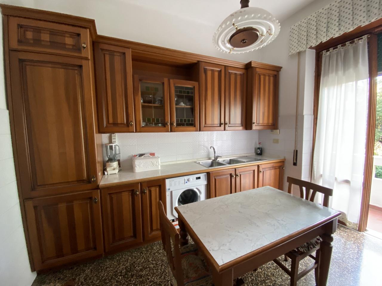 Affitto Multivani, Genova foto