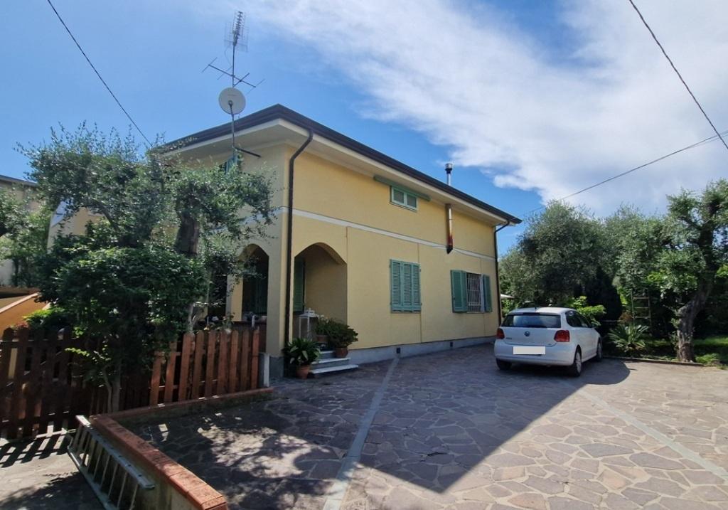 Vendita Pentavani, Massa foto