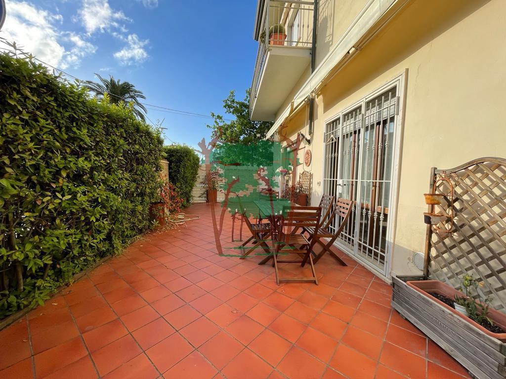 Vendita Esavani, Camaiore foto