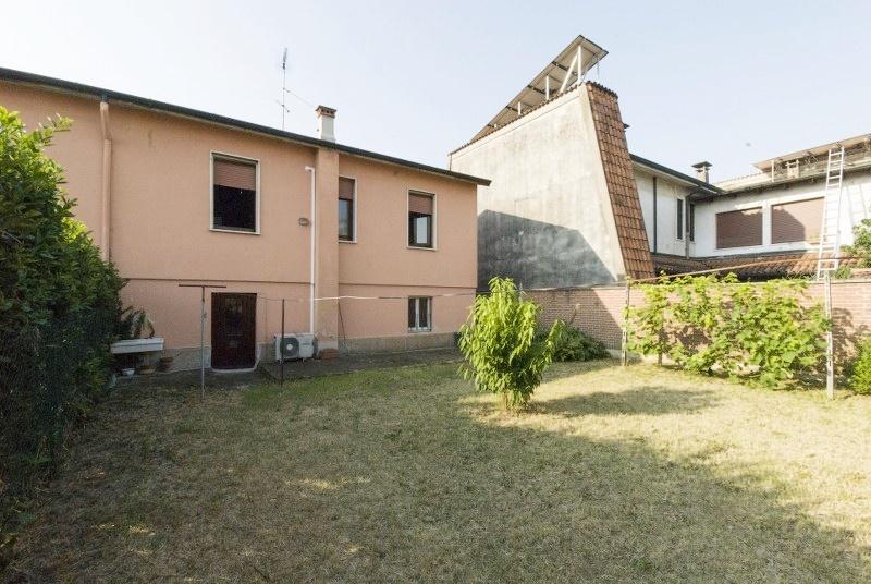 Vendita Bivani, Livraga foto