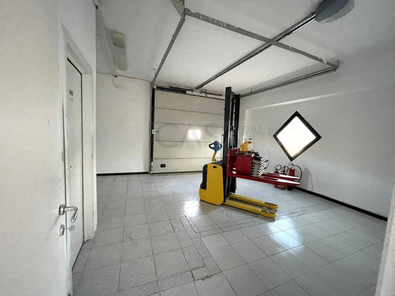 Affitto Magazzino, Monteprandone foto