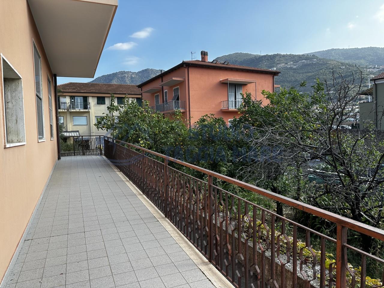 Vendita Trivani, Taggia foto