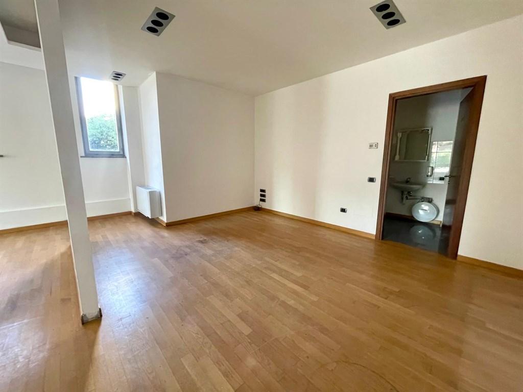 Vendita Negozio, Buguggiate foto