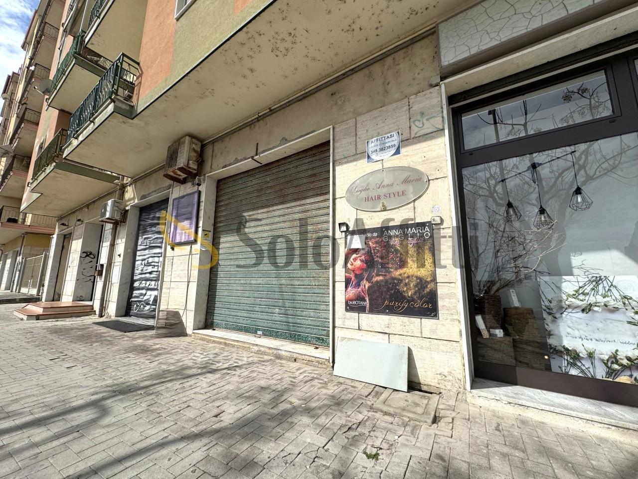 Affitto 1 vetrina, Catanzaro foto