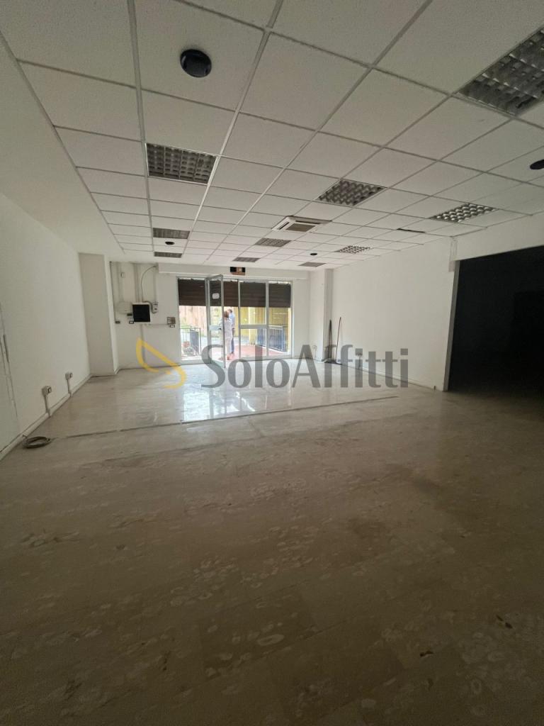 Affitto 3 vetrine, Frosinone foto