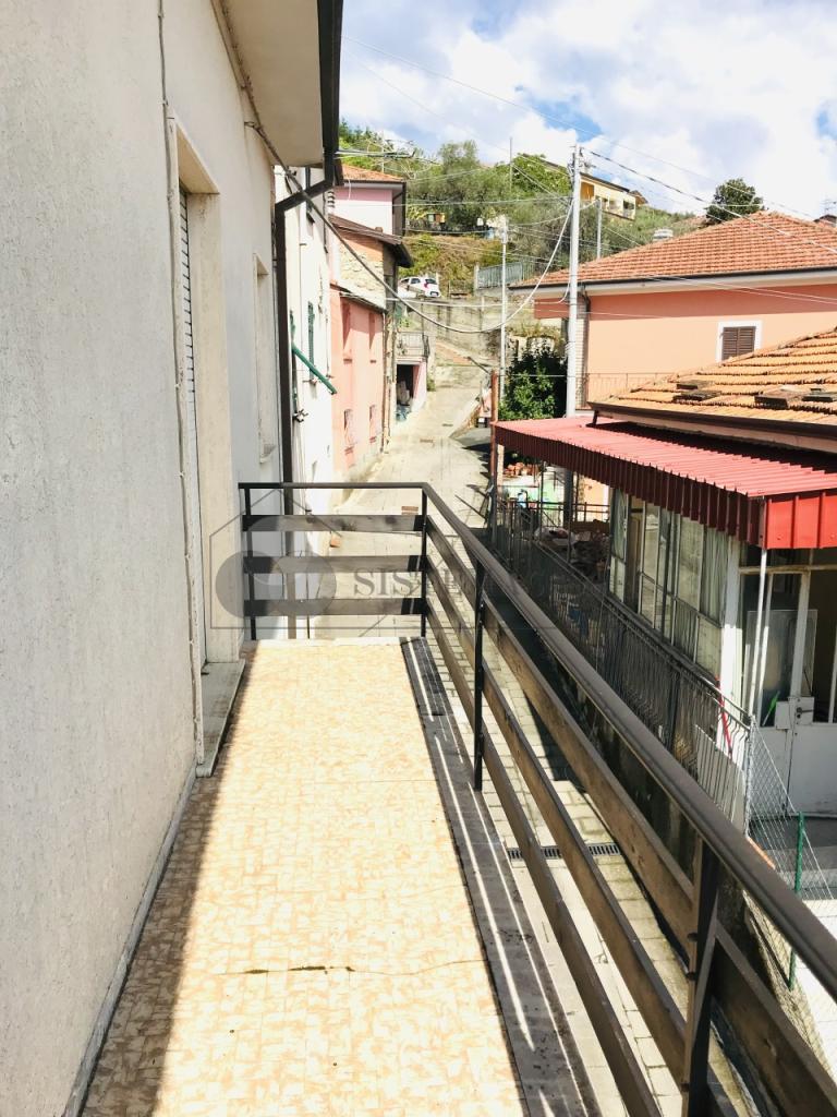 Vendita Pentavani, Follo foto