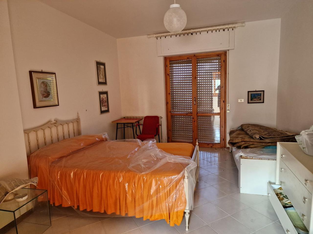 Vendita Trivani, Montebello di Bertona foto