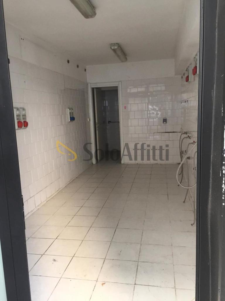 Affitto 1 vetrina, Pescara foto