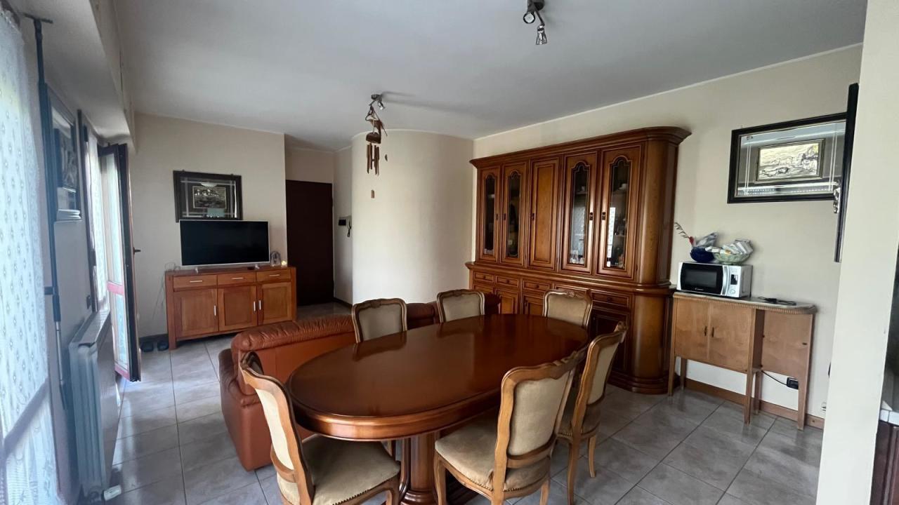Vendita Trivani, Mozzate foto