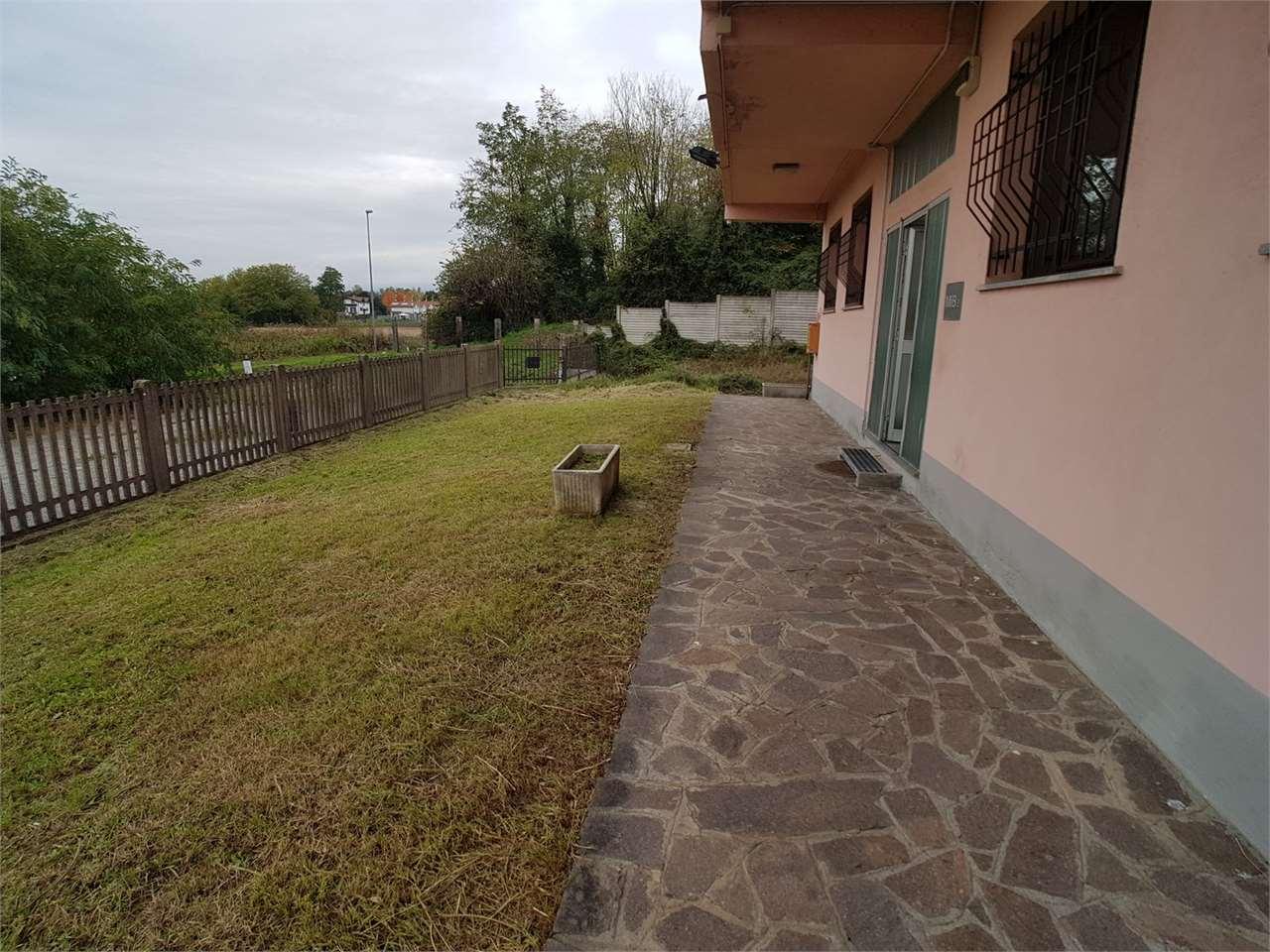 Affitto affitto, Vertemate con Minoprio foto