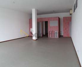 Affitto 2 vetrine, Legnago