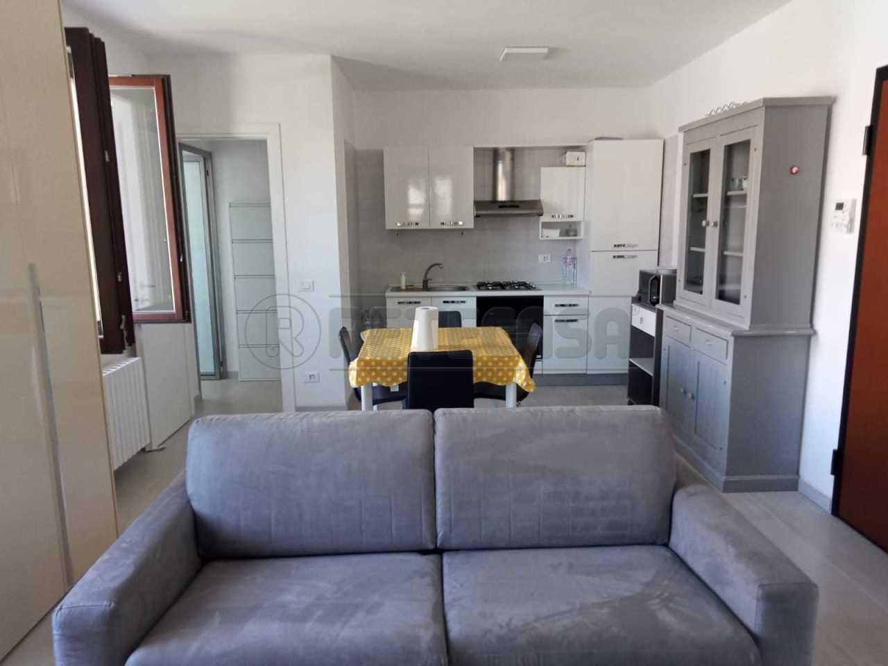 Rent Roomed, Crema foto