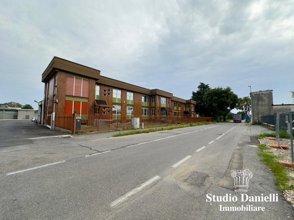 Affitto Locali commerciali, Carate Brianza foto