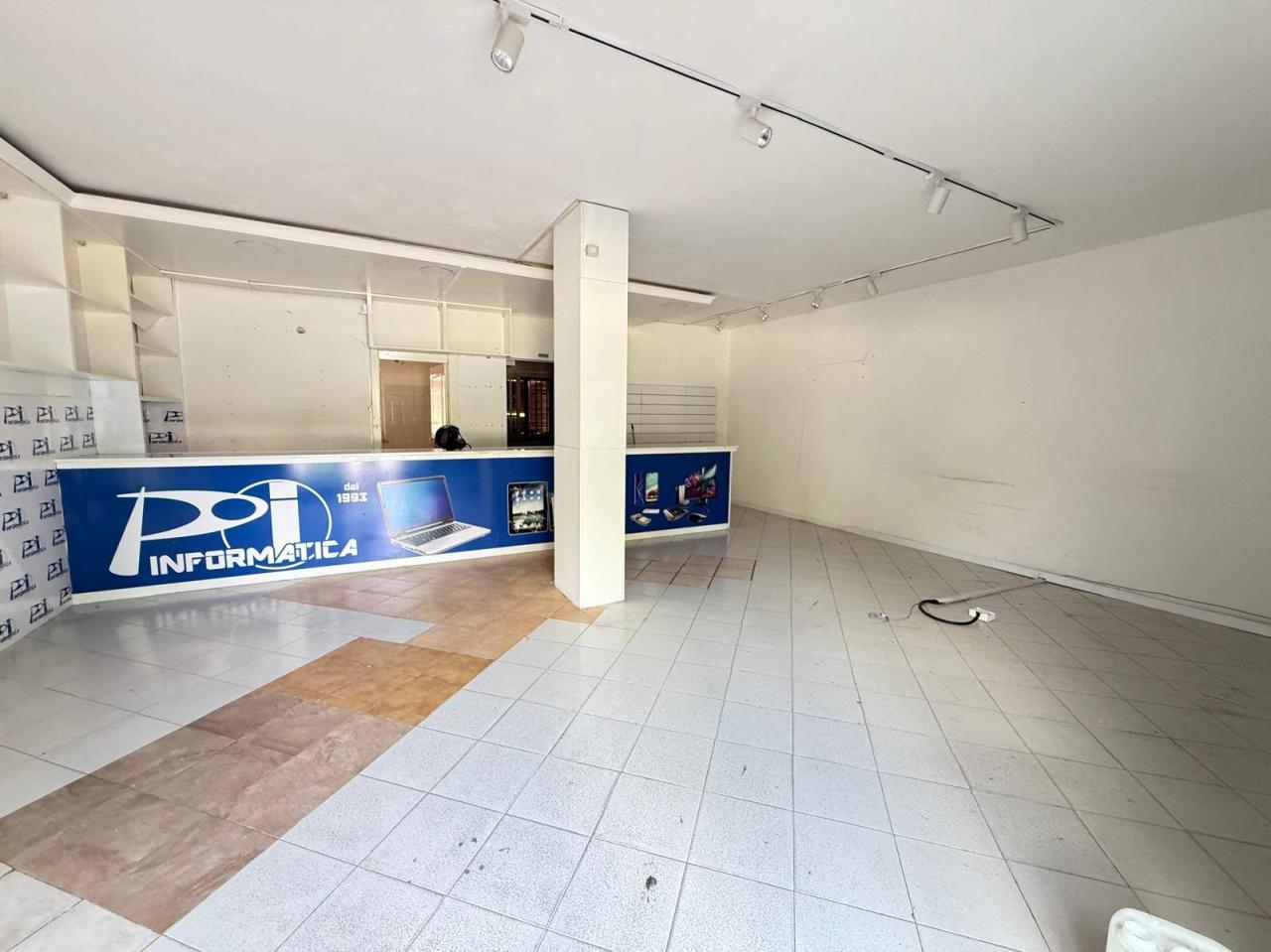 Affitto Negozio, Caserta foto