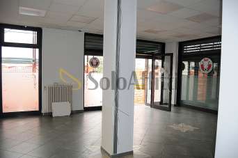 Affitto 4 vetrine, Settimo Torinese