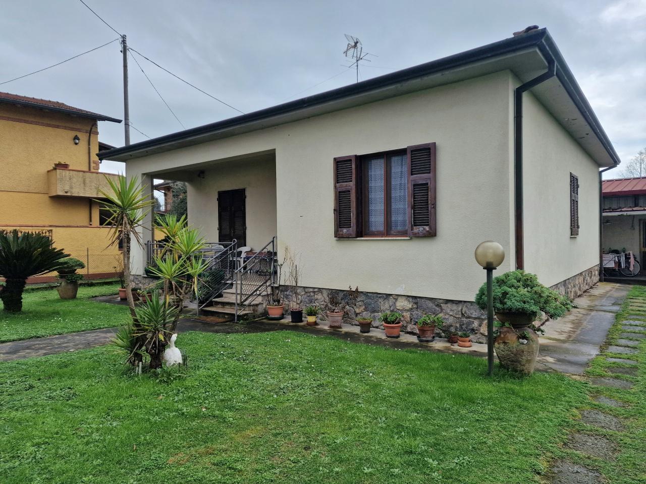 Vendita Quadrivani, Massa Vendita Quadrivani, Massa foto