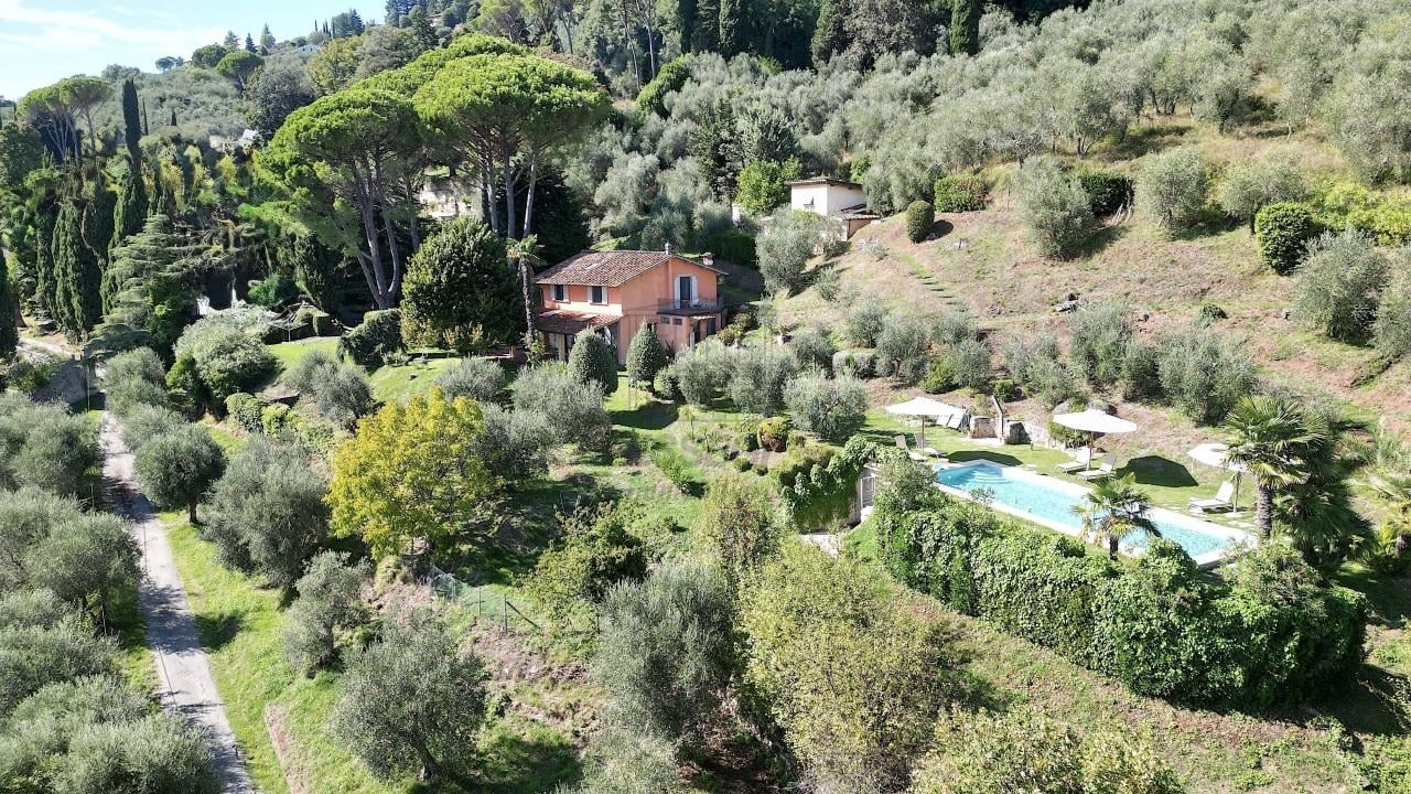 casa indipendente in vendita a Lucca in zona Mastiano
