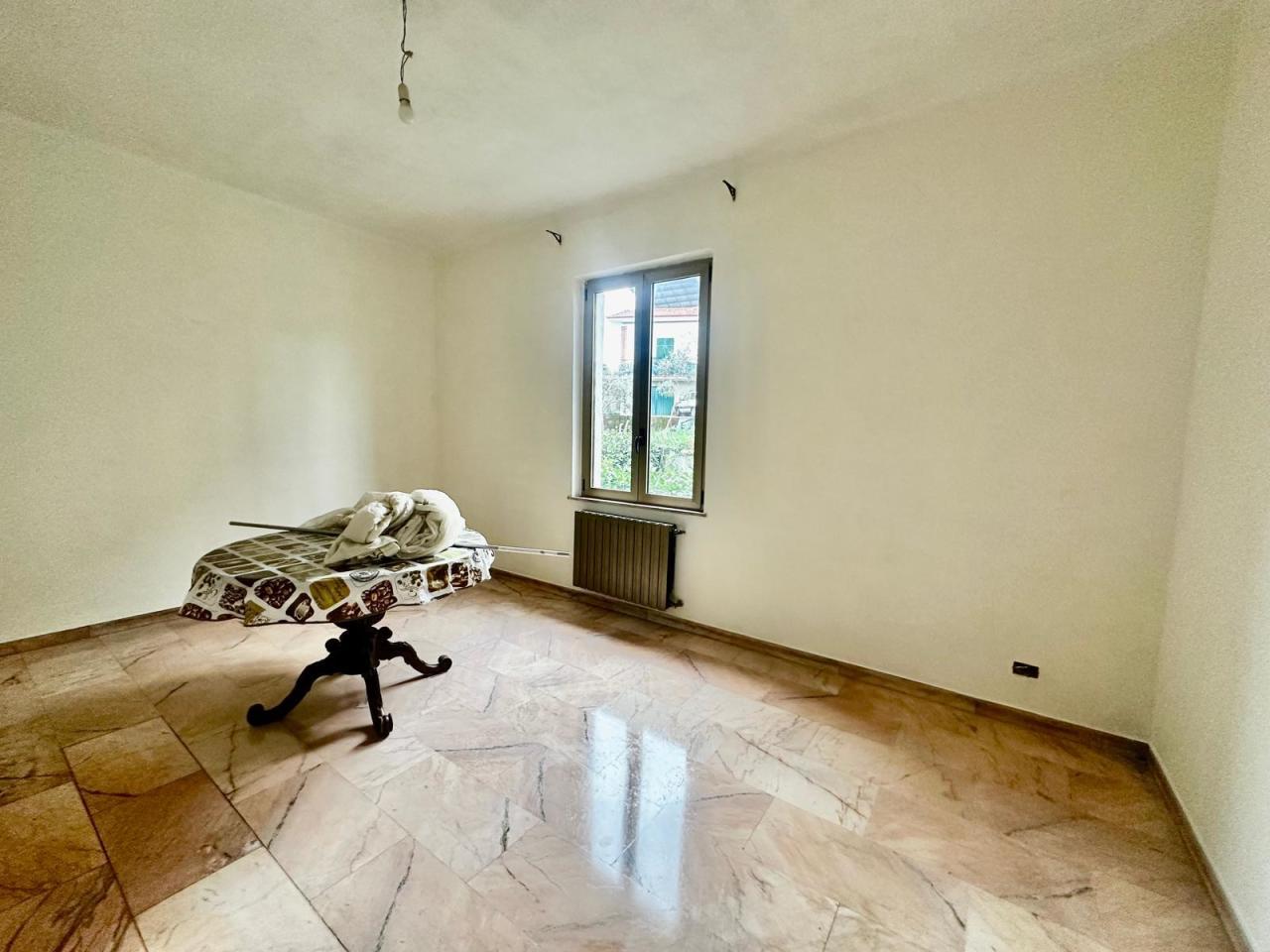 Vendita Esavani, Santo Stefano di Magra foto