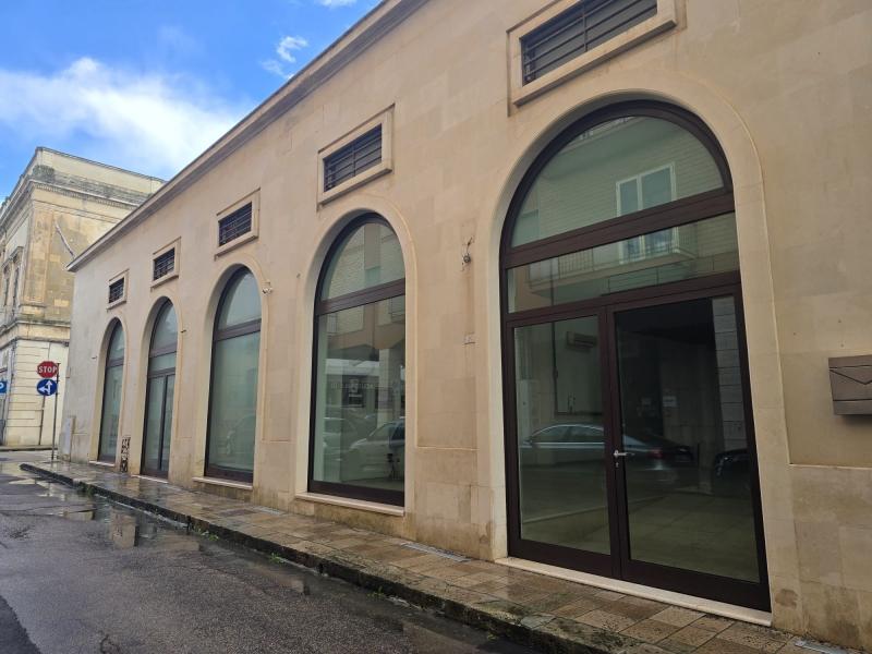 Affitto Locale commerciale, Maglie foto
