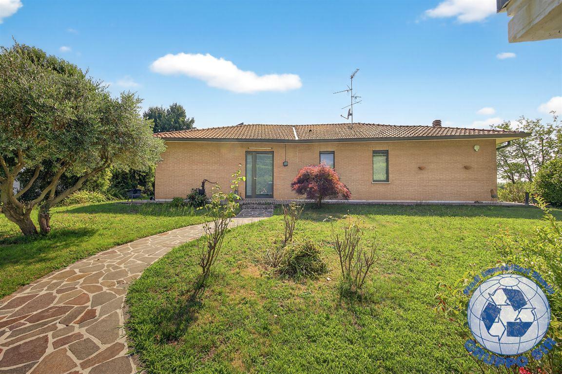 Vendita Villa, Camparada foto