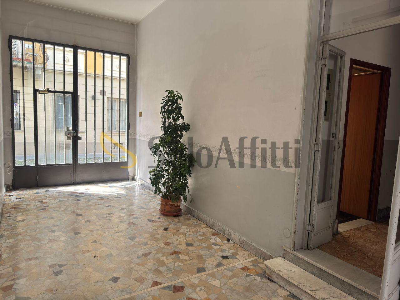 Affitto 1 vetrina, Torino foto