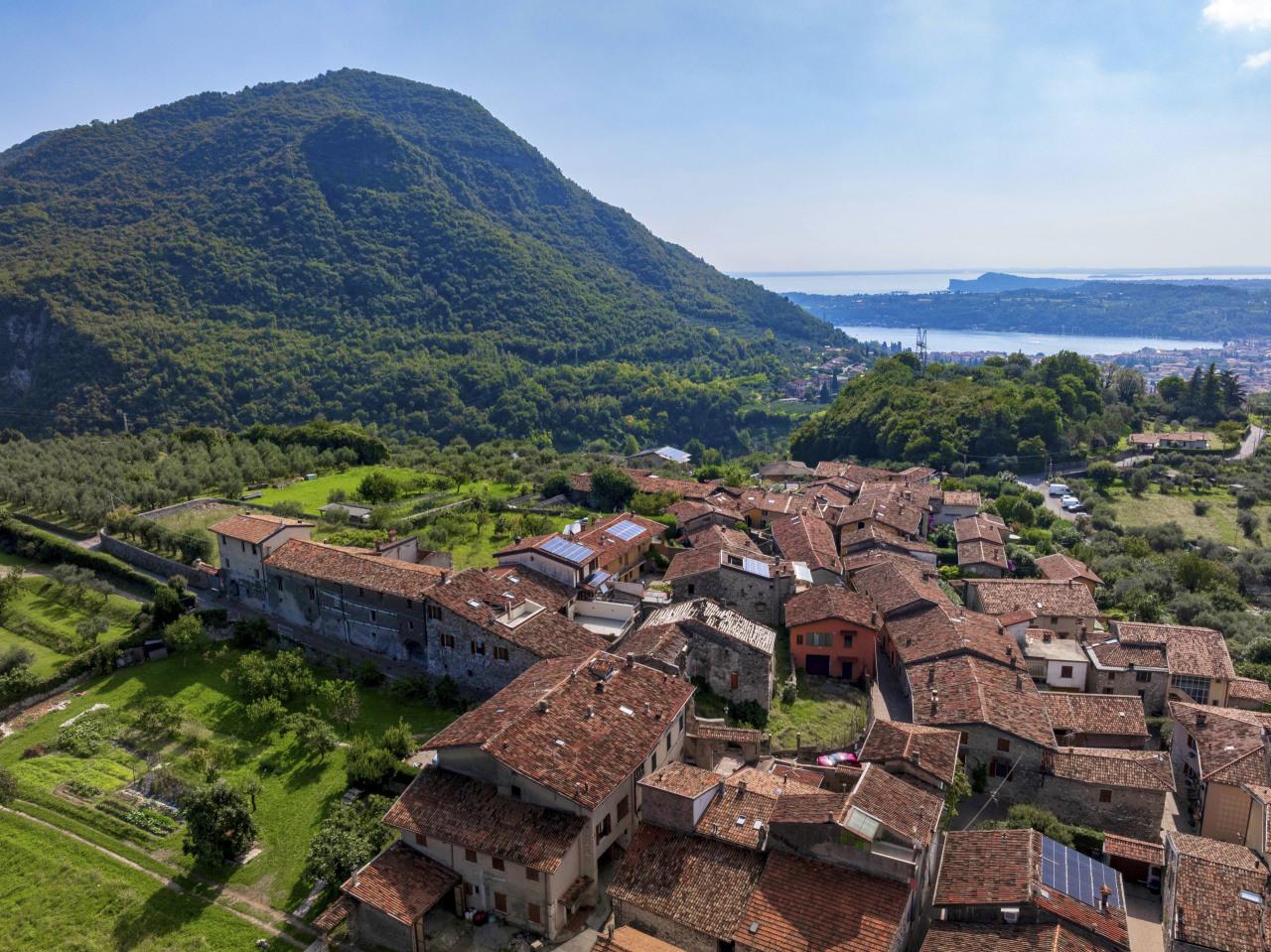 Vendita Esavani, Roe Volciano foto