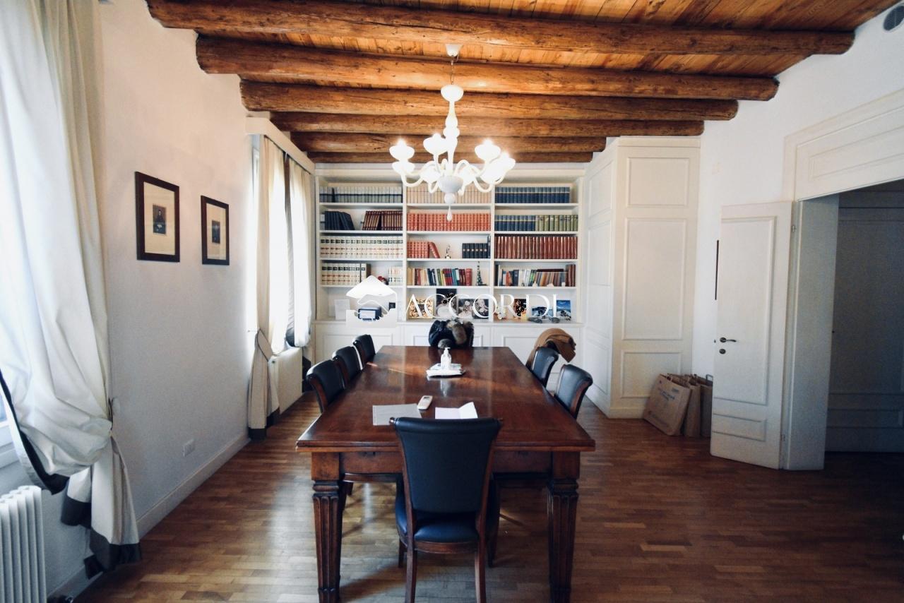 Vendita Esavani, Conegliano foto