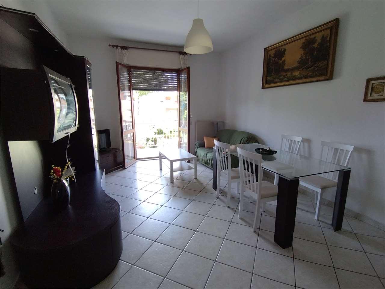 Affitto affitto, Luni Affitto affitto, Luni foto