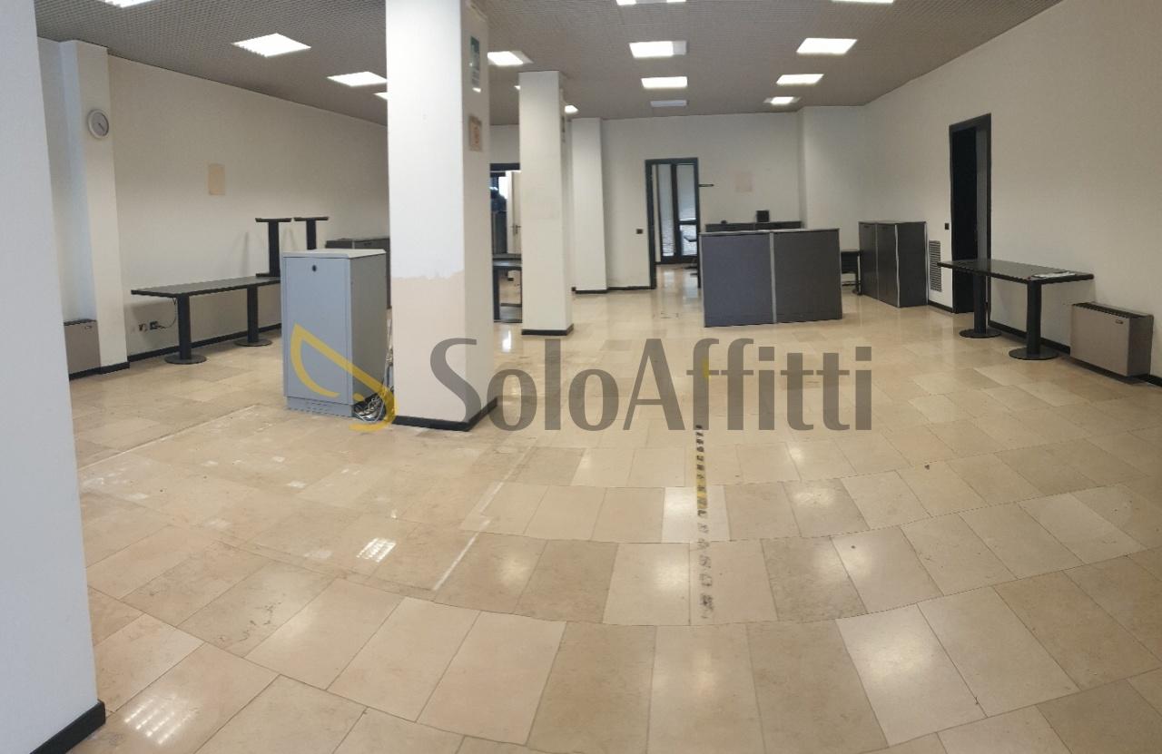 Affitto 4 vetrine, Legnago Affitto 4 vetrine, Legnago foto