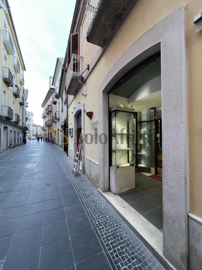 Affitto 1 vetrina, Potenza foto