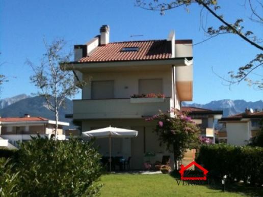 Affitto Quadrivani, Massa foto