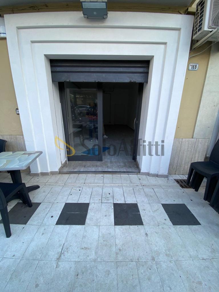 Affitto 1 vetrina, Frosinone foto