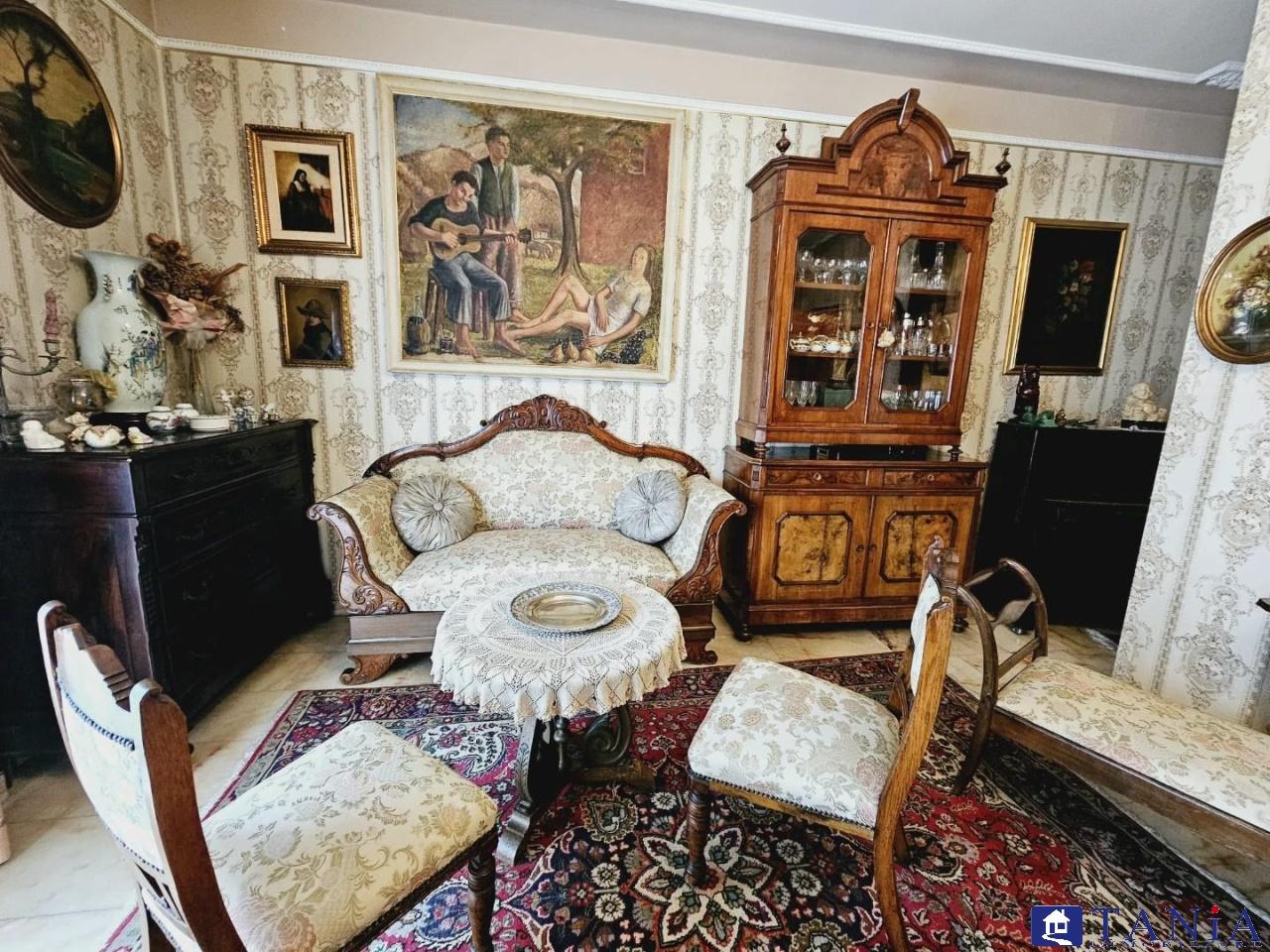 Vendita Multivani, Carrara foto