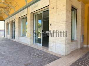 Affitto Oltre 5 vetrine, Potenza