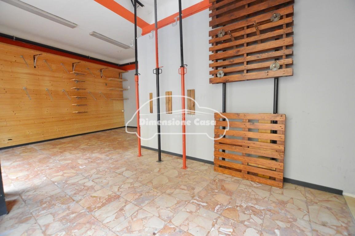 Vendita Locale commerciale, Lucca foto