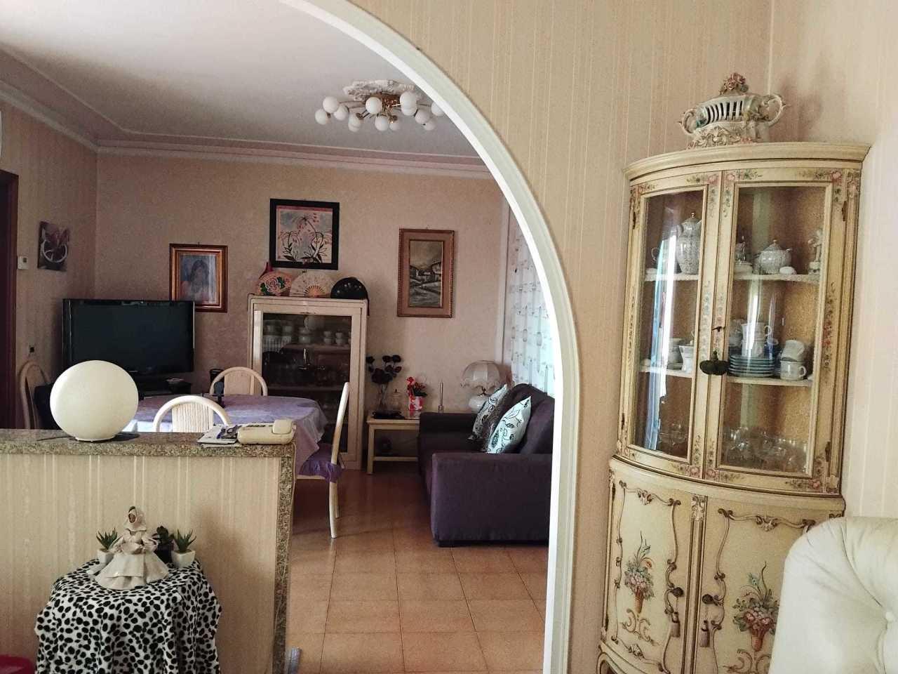 Vendita Pentavani, Luni foto