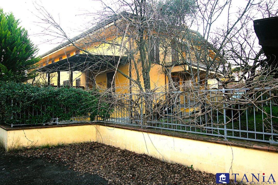 Vendita Esavani, Carrara foto