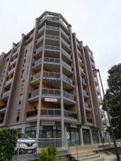 Affitto 2 vetrine, Terni