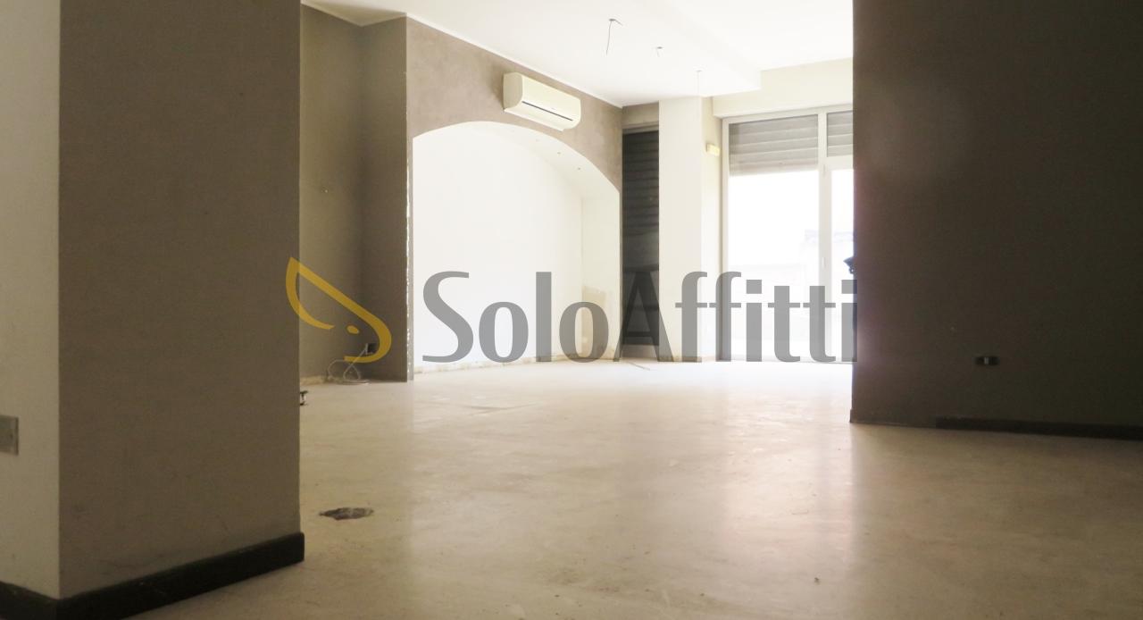 Affitto 1 vetrina, Parabiago foto