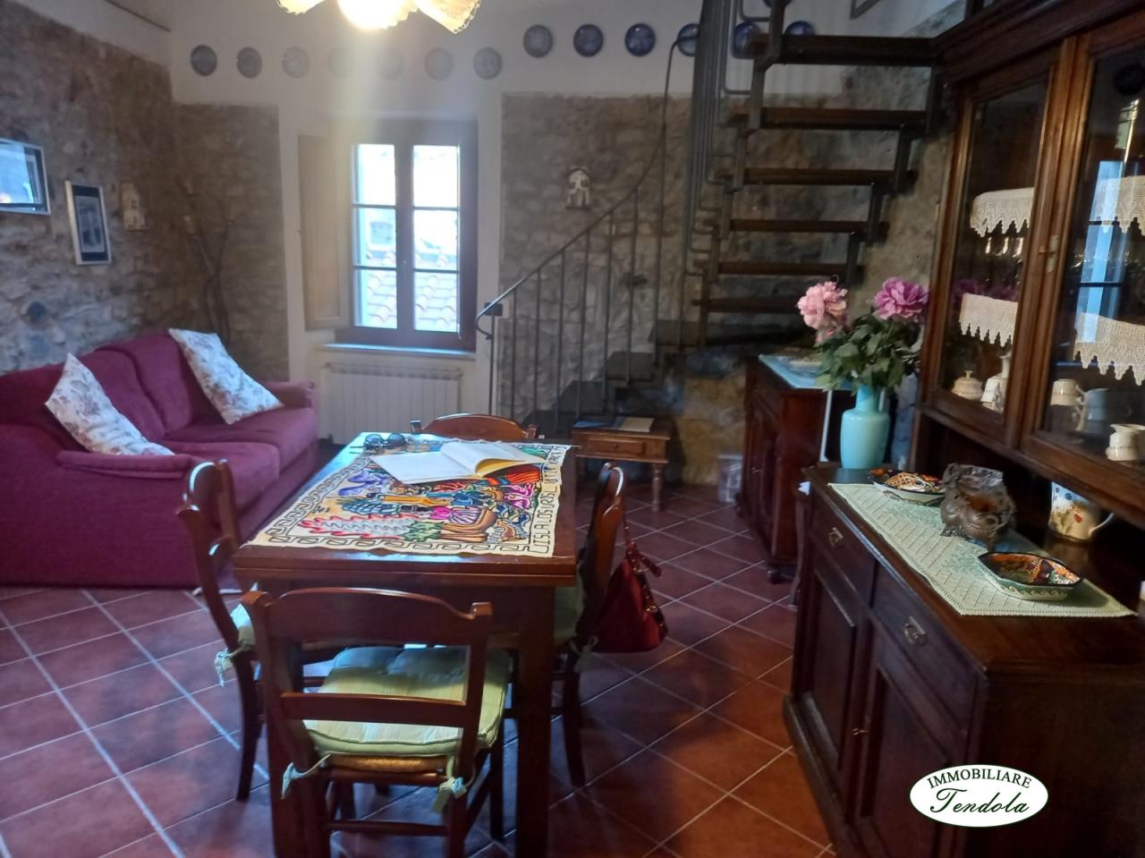 Venta Dos habitaciones, Fosdinovo foto