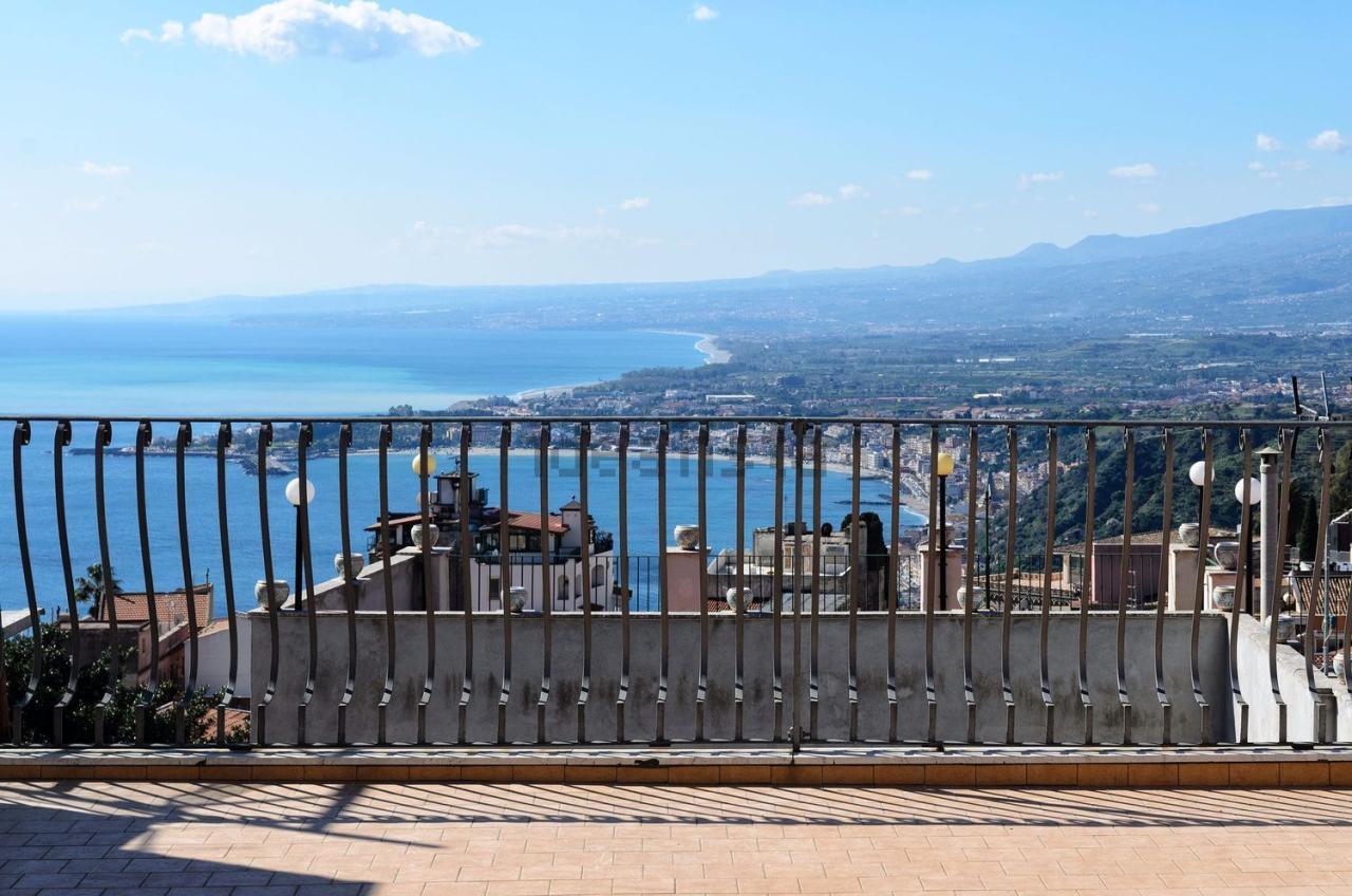 Vendita Pentavani, Taormina foto