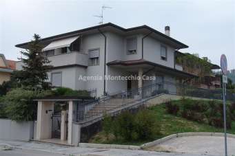 Vendita Villa trifamiliare, Vallefoglia