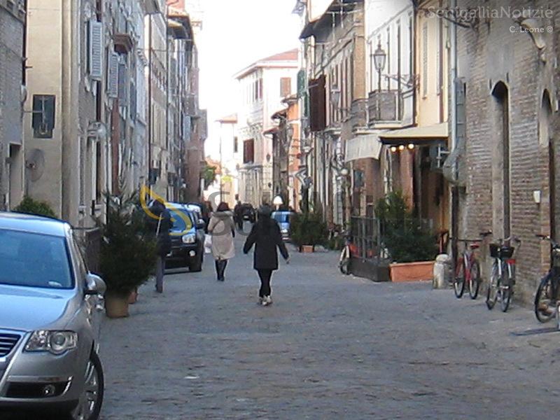 Affitto 1 vetrina, Senigallia foto