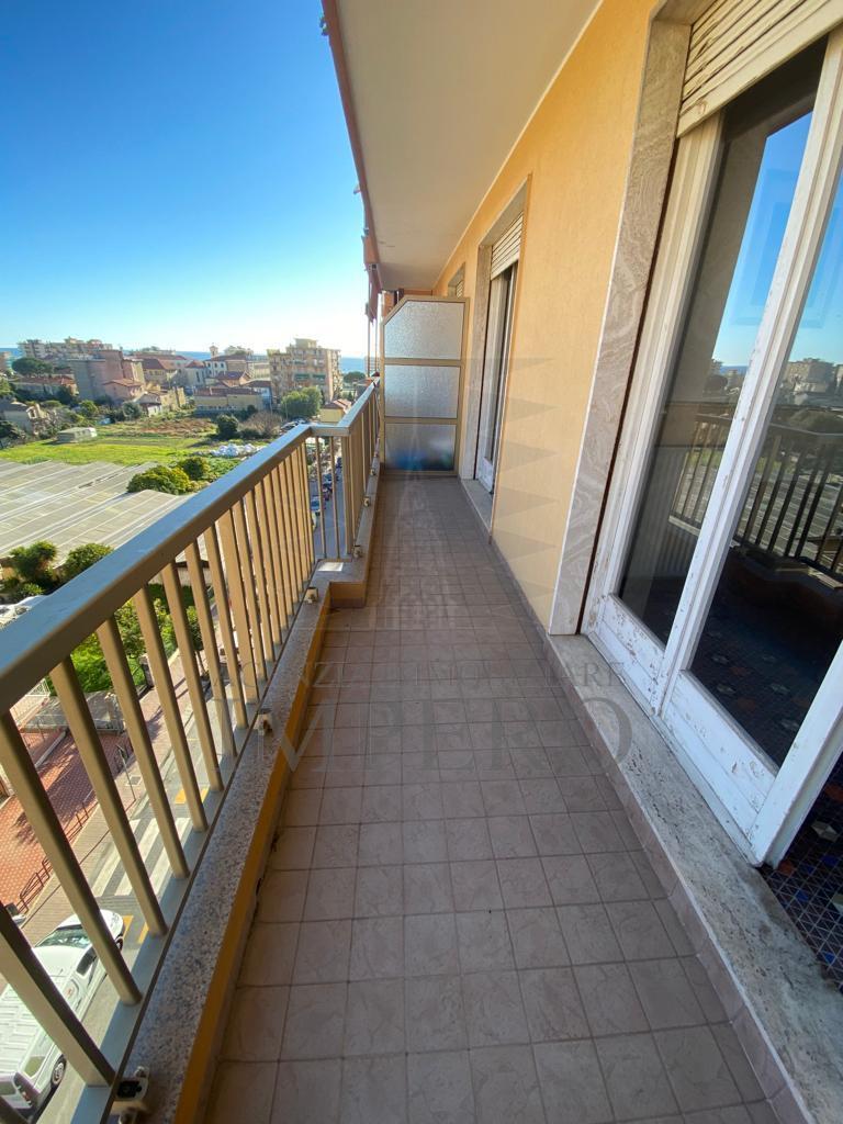 Venta Cuatro habitaciones, Vallecrosia foto