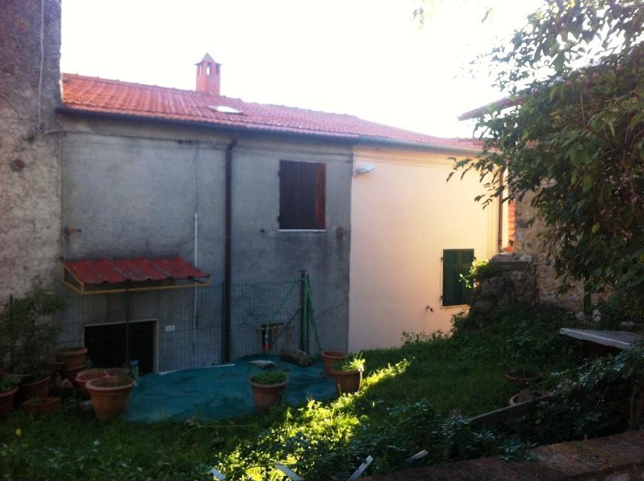 Venta Cuatro habitaciones, Fosdinovo foto