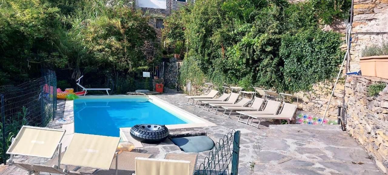 Venta Esavani, Prela foto