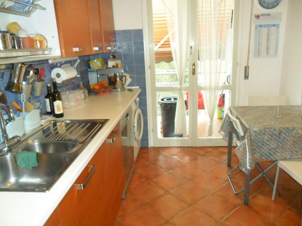 Venta Cuatro habitaciones, Sarzana foto
